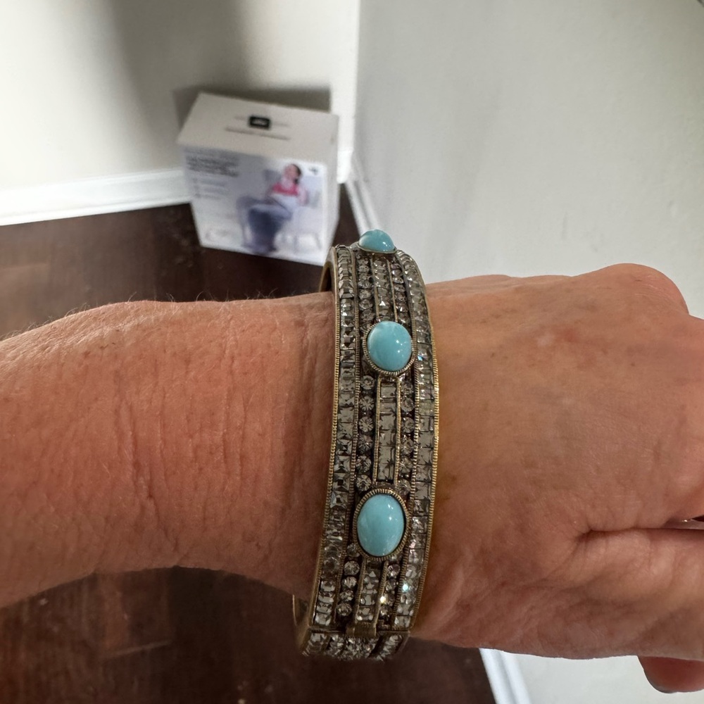 Heidi Daus Elegant Turquoise and Silver Bracelet - Picture 6 of 13